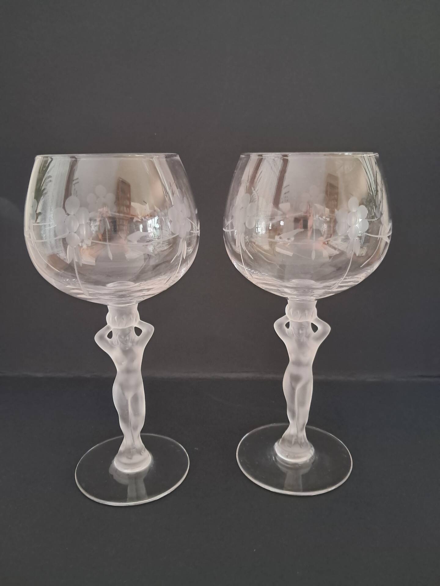Two Bayel crystal wine glasses Bacchus Venus.