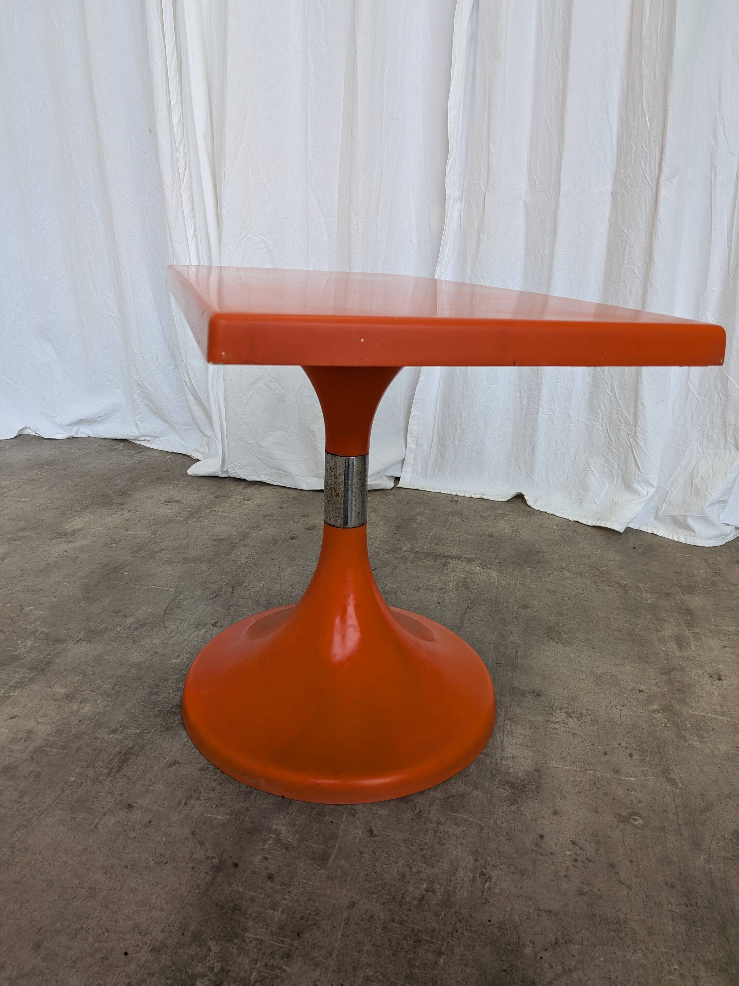 Table vintage orange par Finžgar & Zorman pour Meblo Yougoslavie