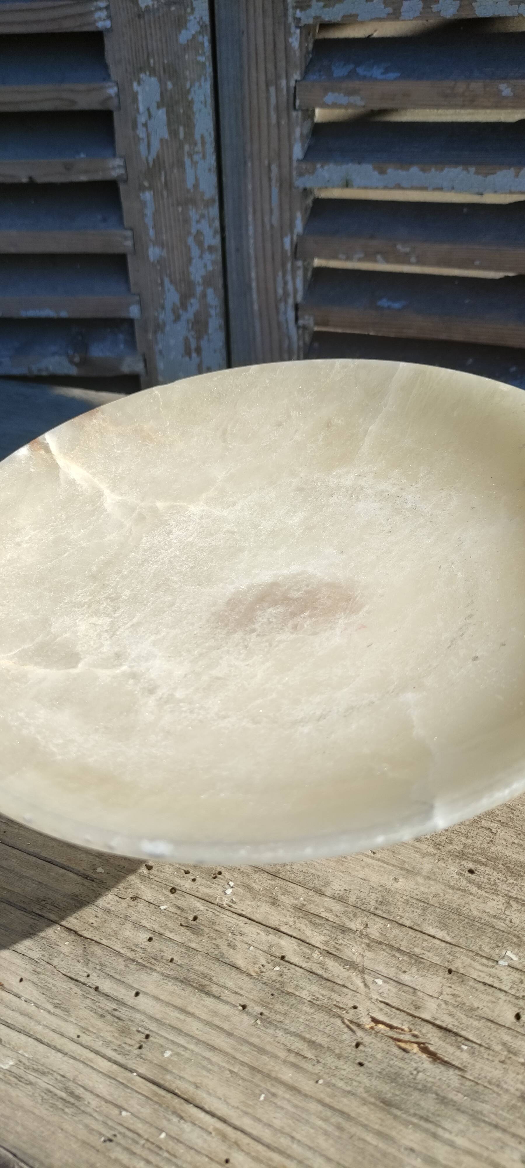 Vintage cut in white alabaster