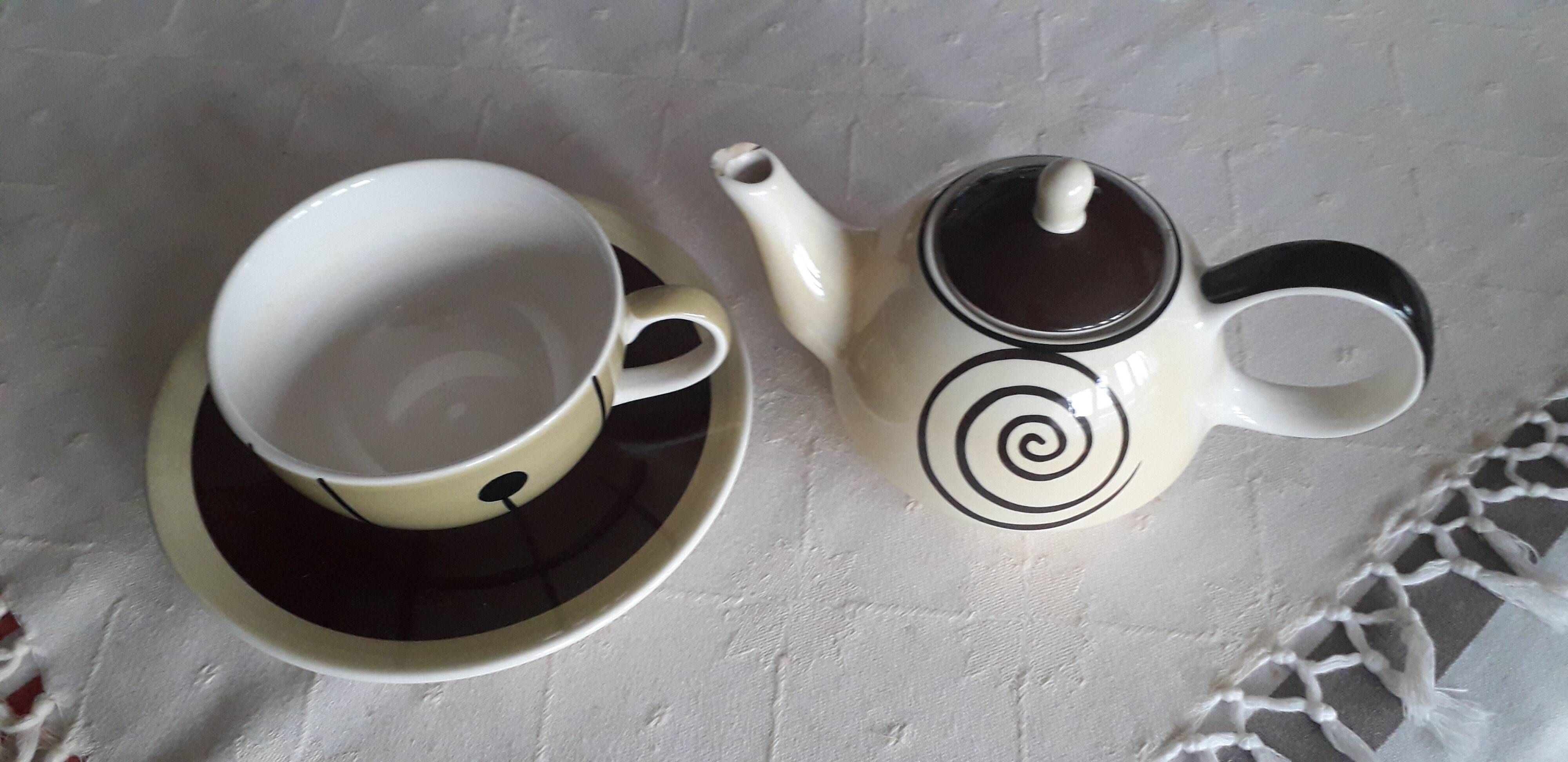 Vintage teapot signed Jodi-nv