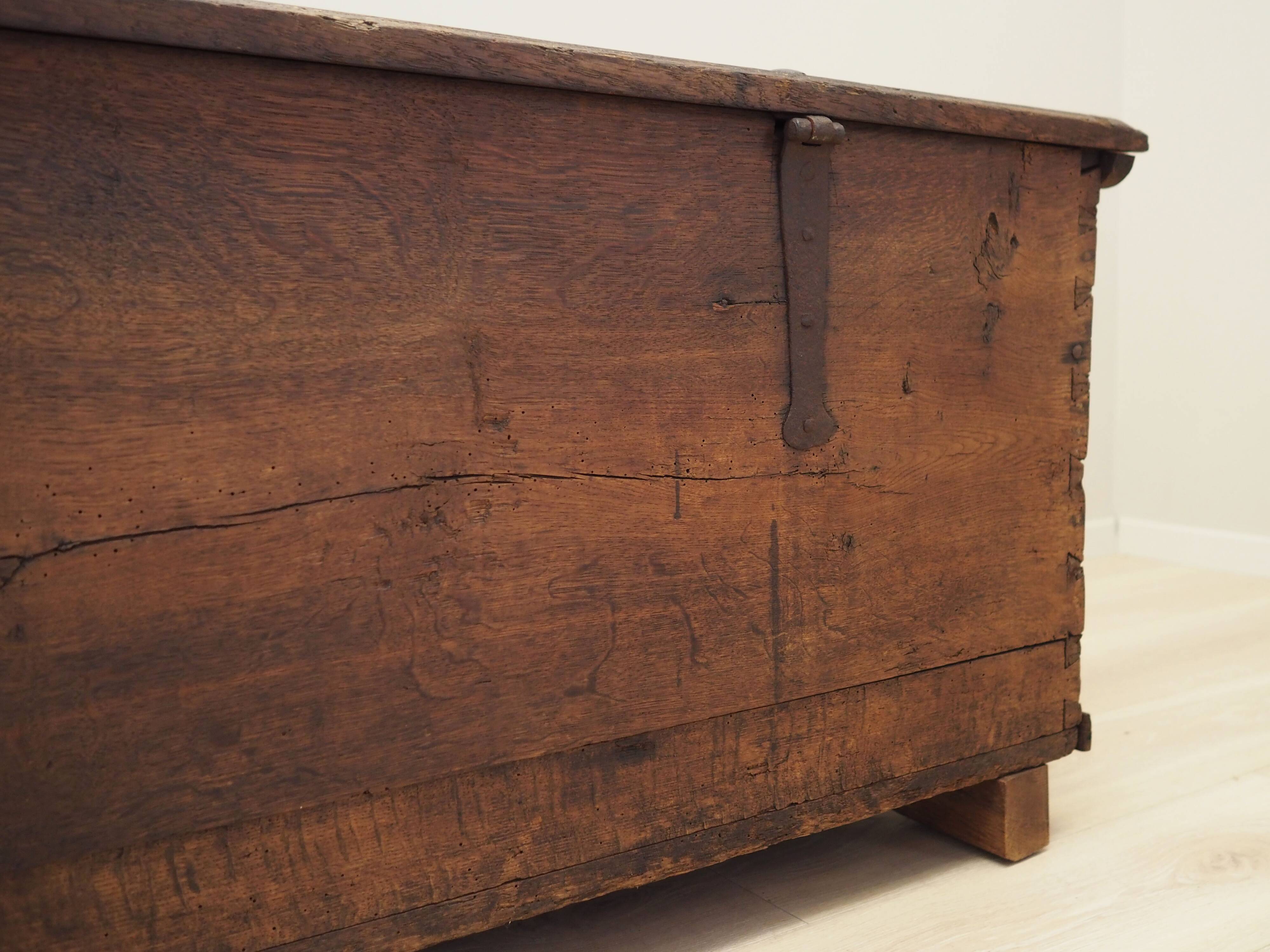 Oak chest, Scandinavian design, 18th century