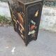 Meuble chinois ouvrant à 2 portes laque noire et pierres dures