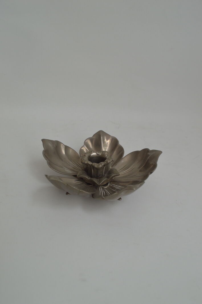 Vintage flower ashtray