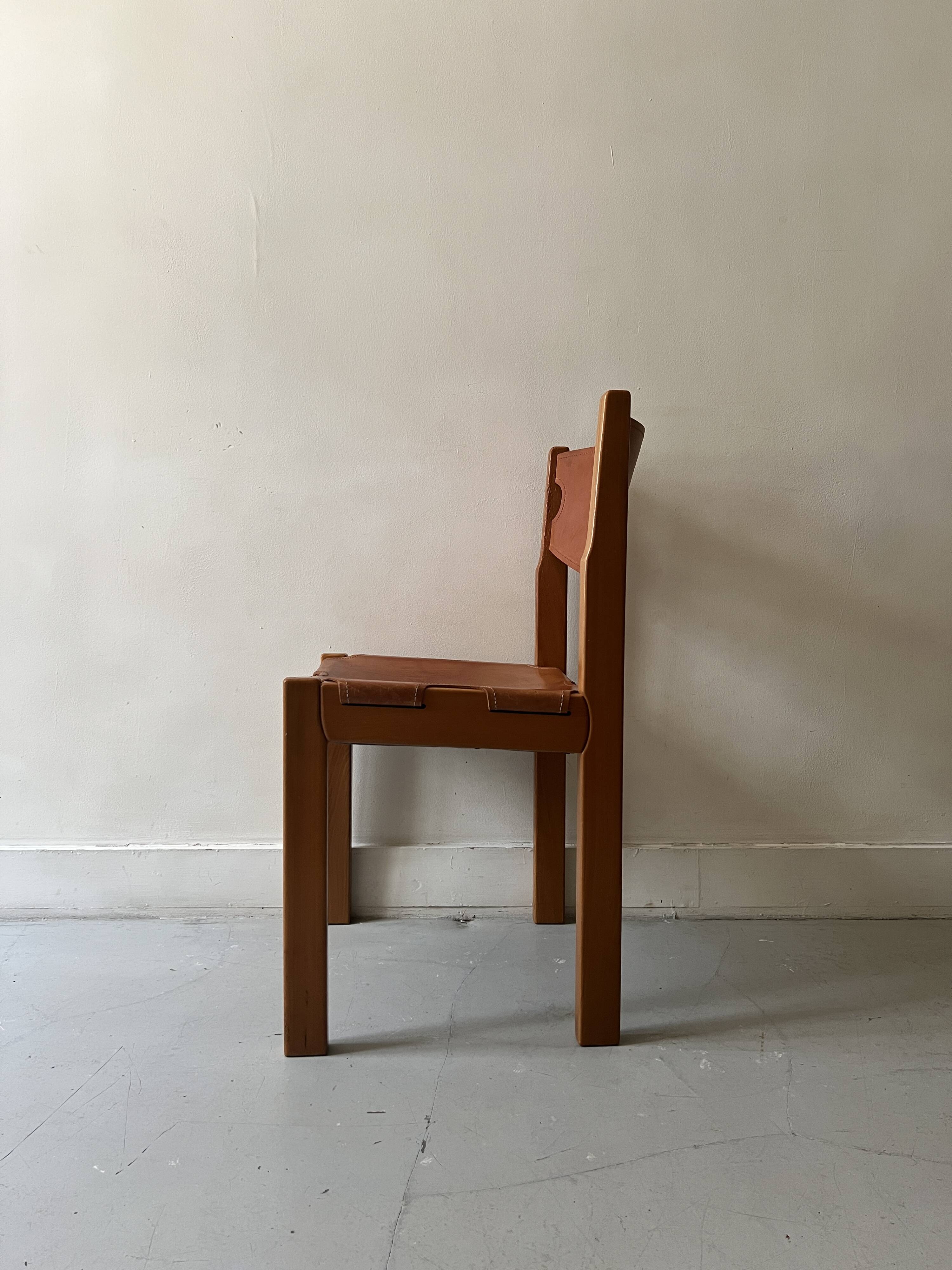 Chaise en bois d'orme et cuir camel Maison Regain, design France
