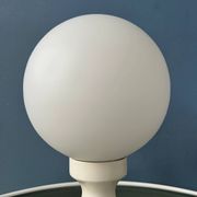Lampe de table Space Age blanche en verre opalin