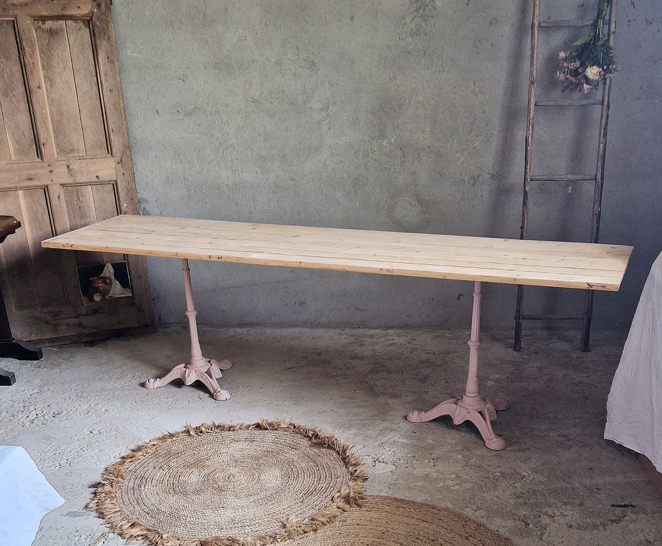 Nice guinguette table