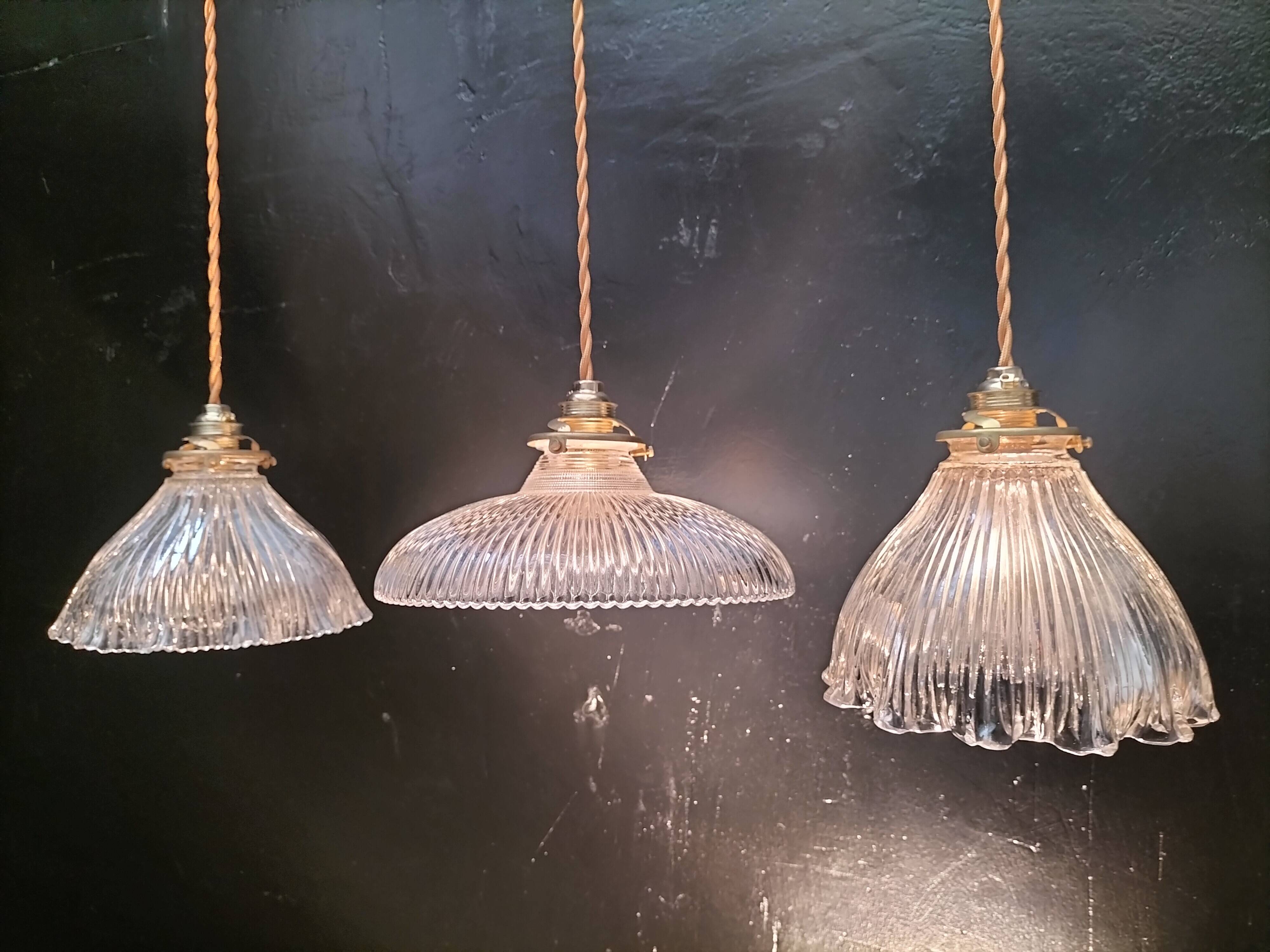 3 holophane suspensions