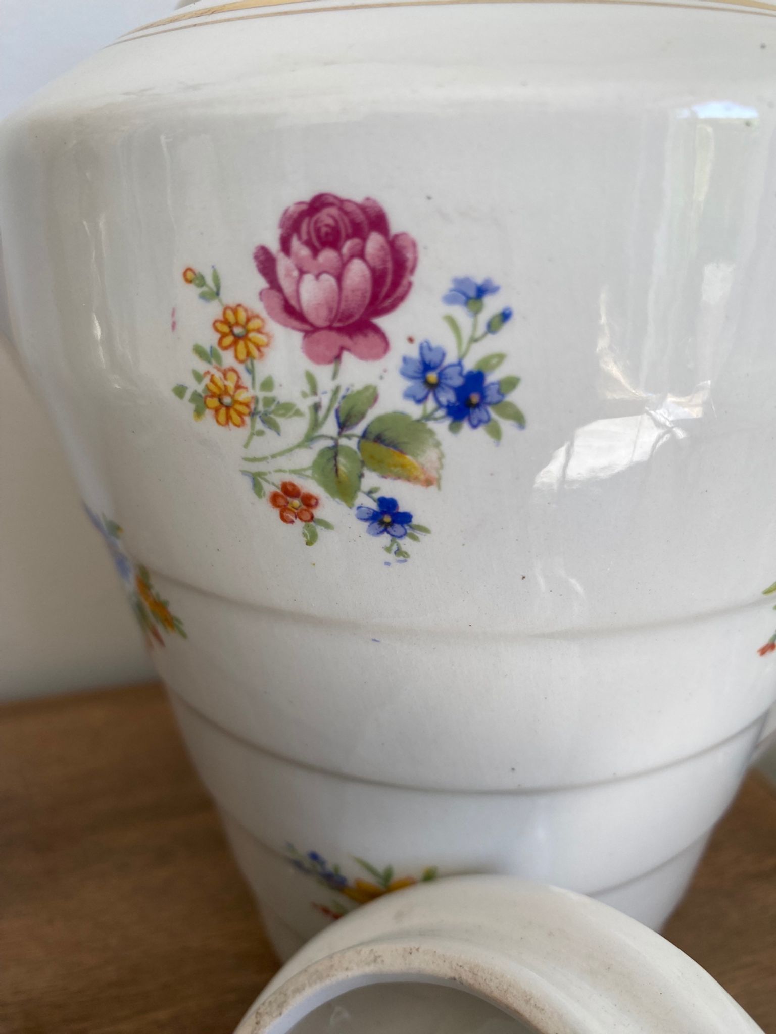 Cafetière et sucrier en porcelaine