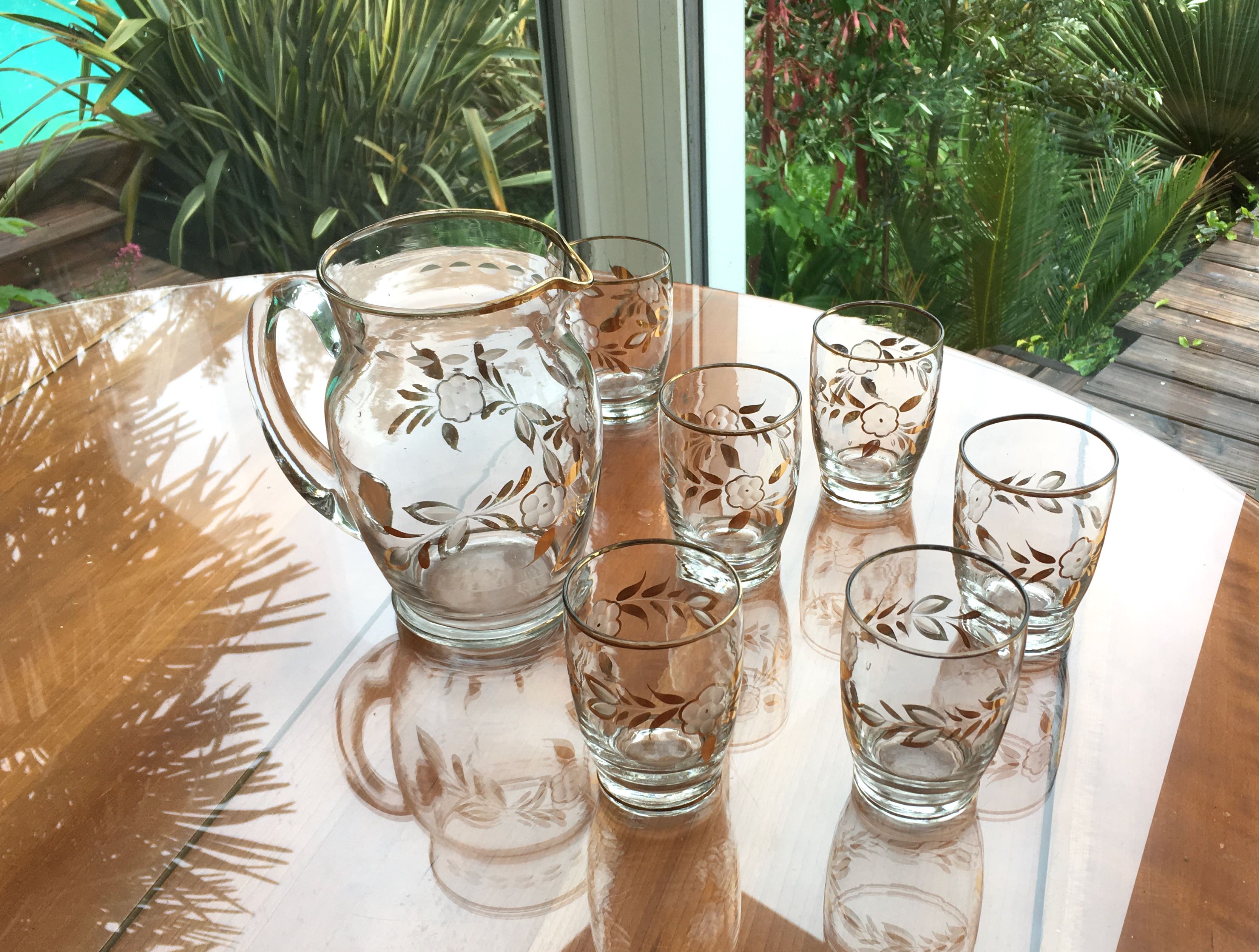 Service 6 glasses and water jug