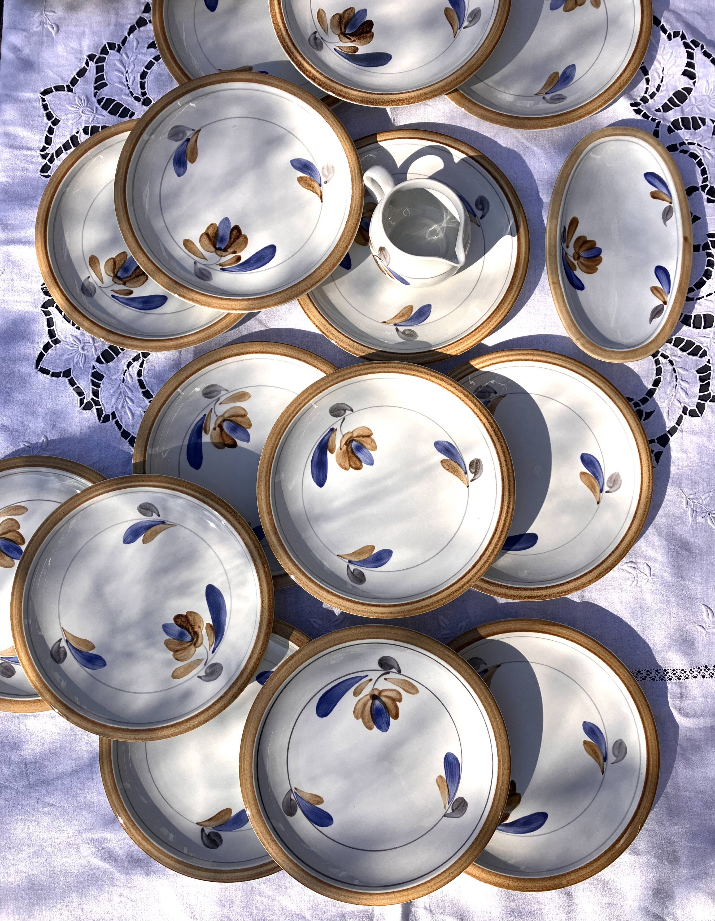 Service of flat plates Boch Keramis La Louvière Belgium for 19 settings.