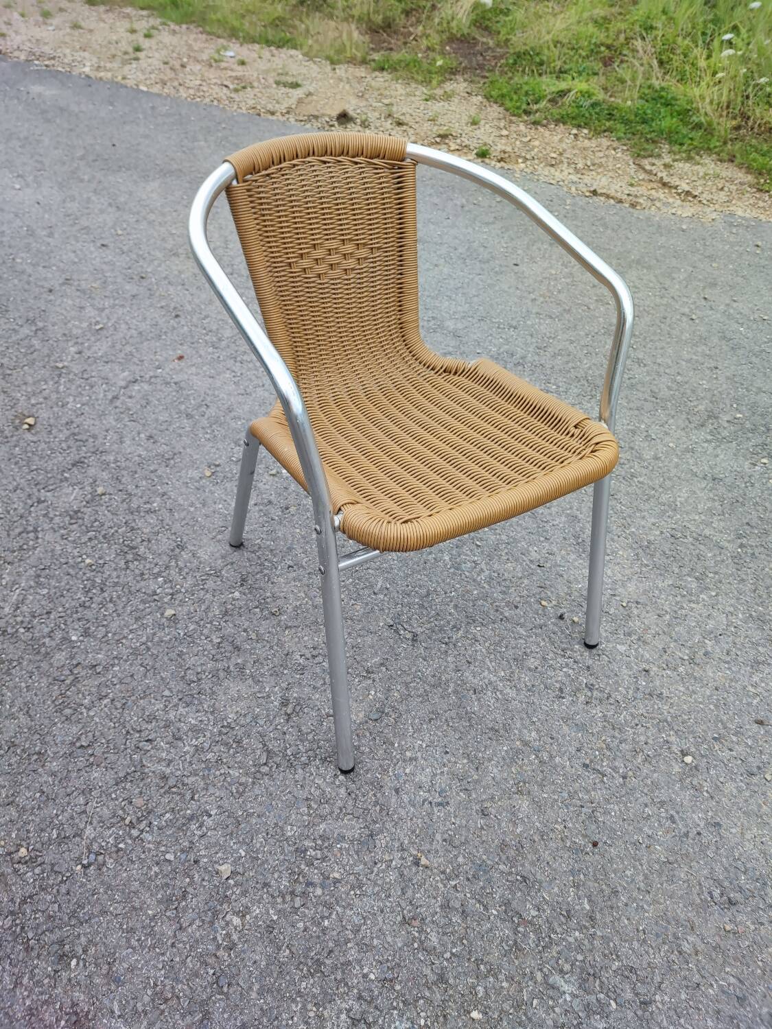 Scoubidou and aluminum chairs