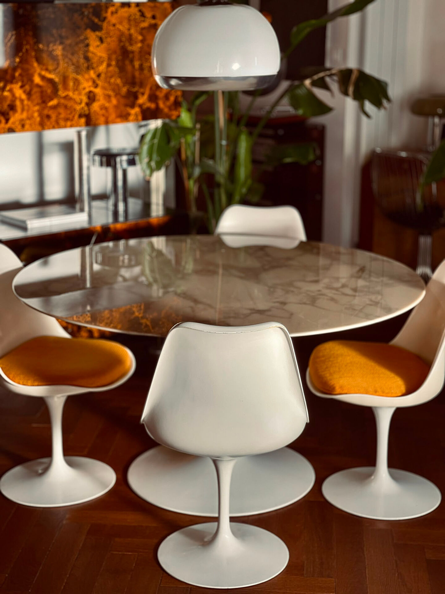 Tulip Knoll Table Saarinen + 4 chairs – Vintage design – Calacatta marble