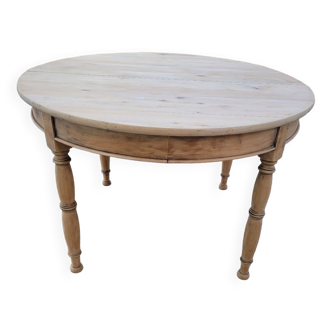 Round cherry table