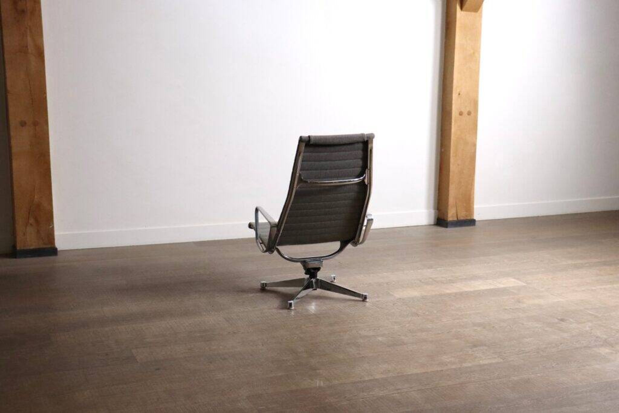 Early edition Eames EA124 Aluminium Group lounge chair by Herman Miller, 1970s
