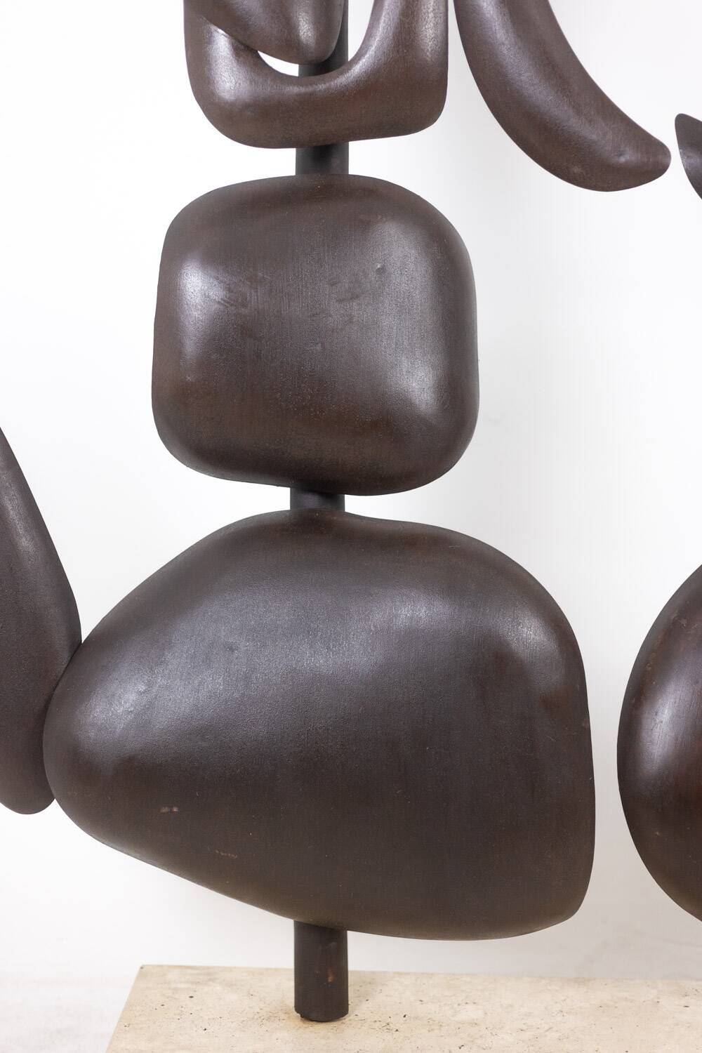 Antonine de Saint Pierre. Curved metal sculpture. Contemporary work.