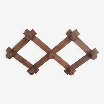 Wood extendable coat rack