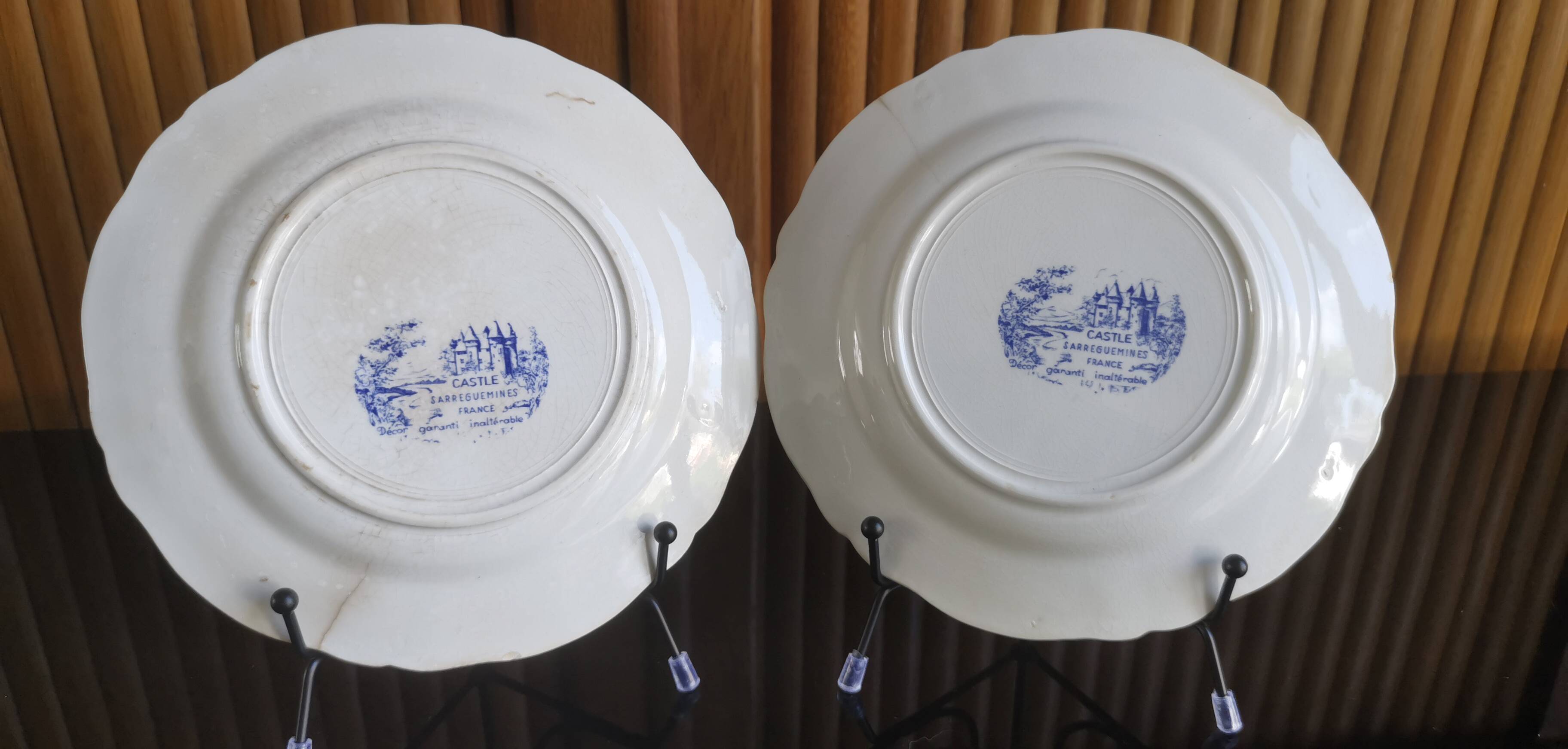 Set of 2 Sarreguemines porcelain collector's plates from the 70s