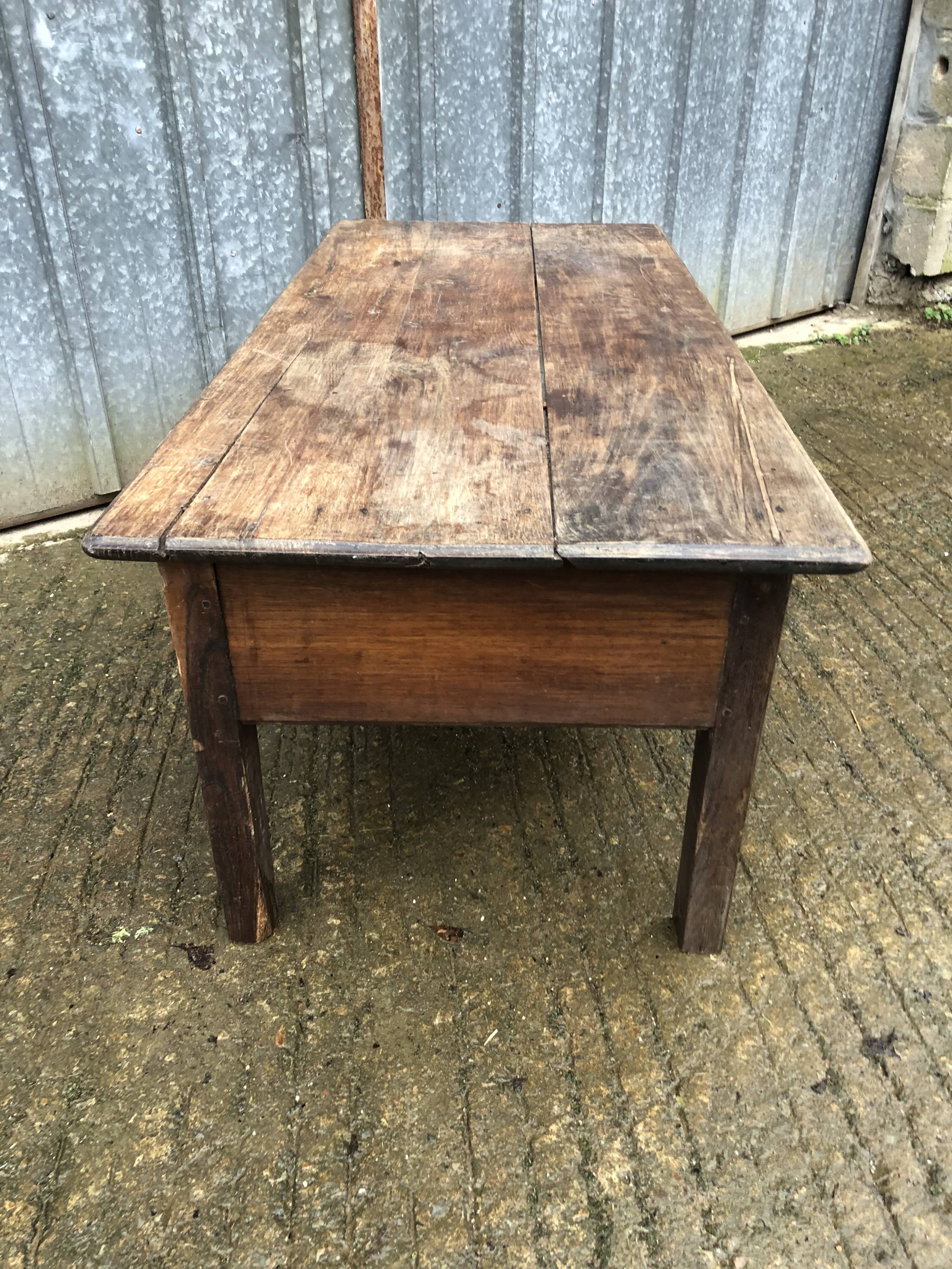 Old coffee table from the Guérandais region in solid oak with 2 front drawers