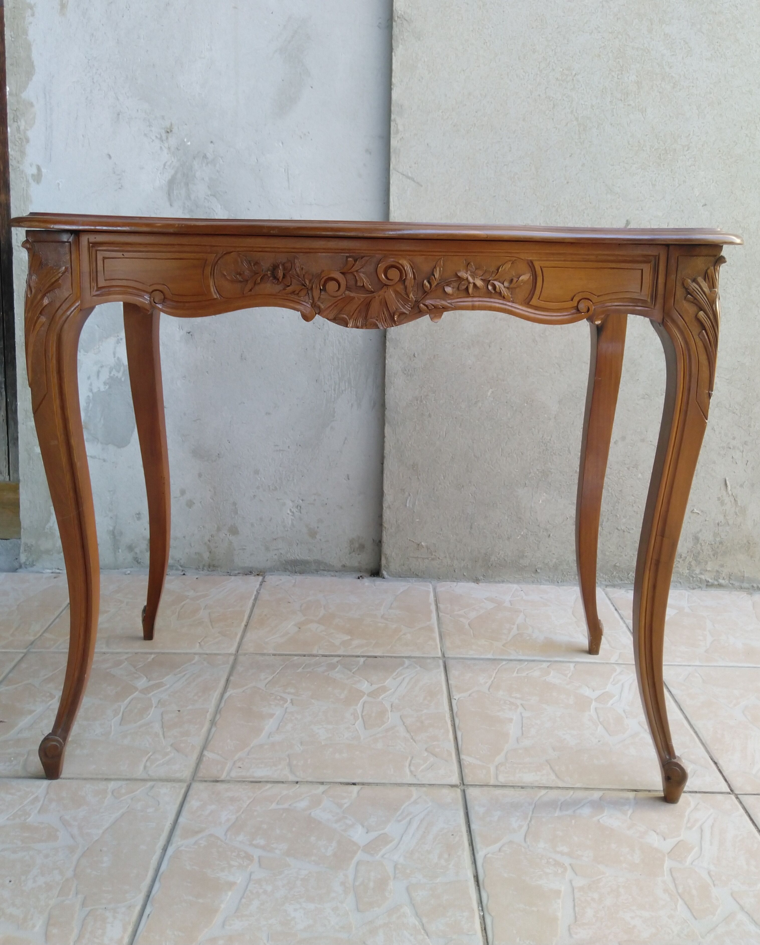 walnut table Louis XV Rocaille style