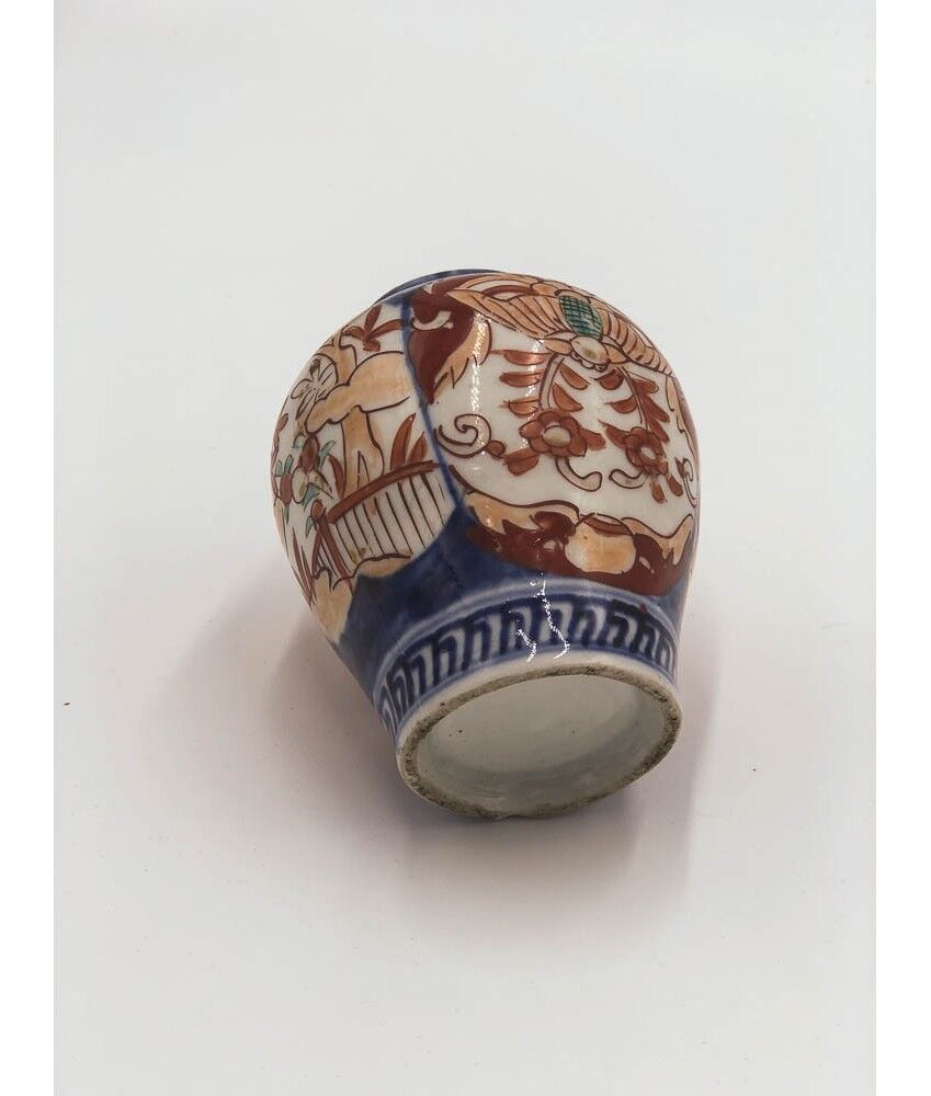 Japanese ancient vase imari