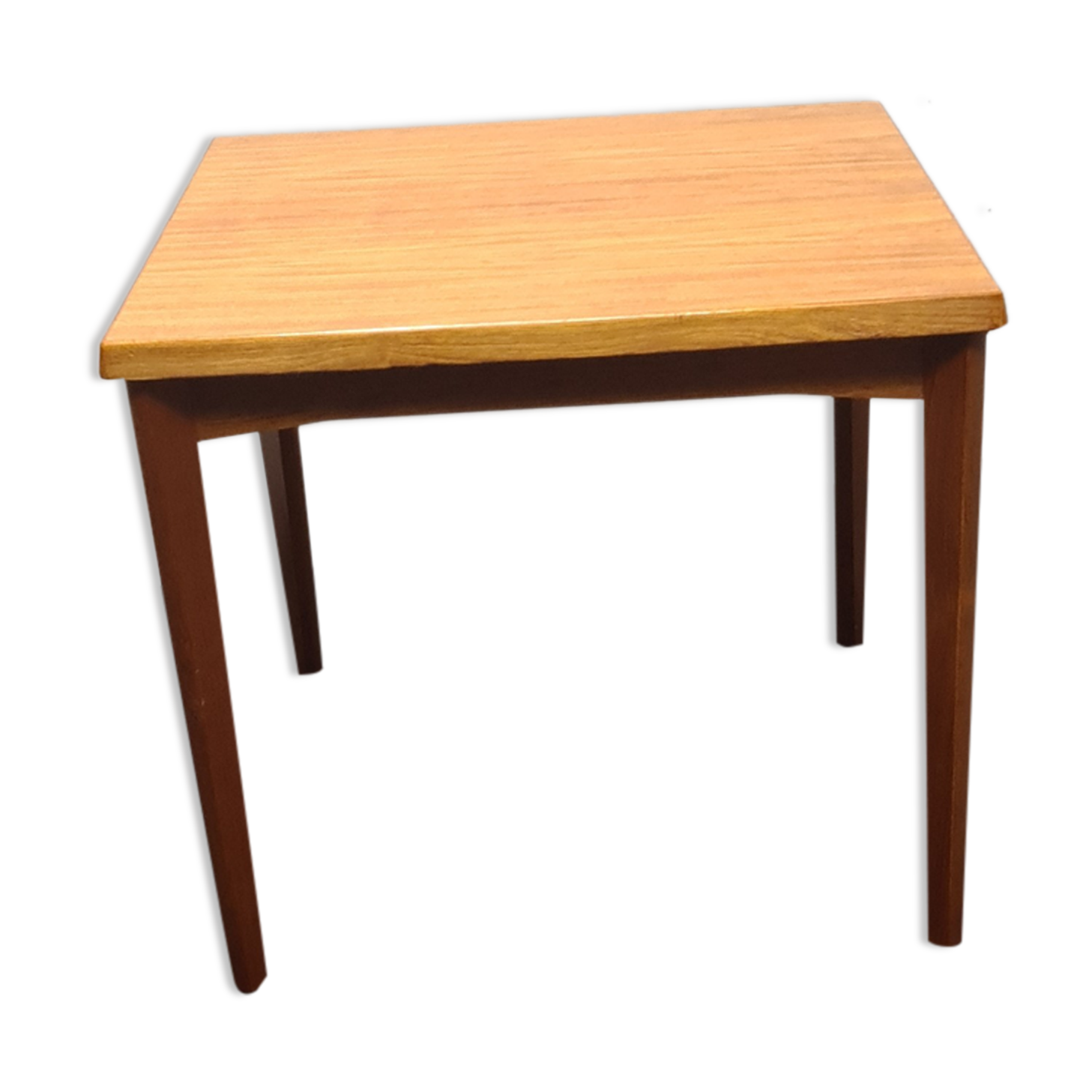 Teak Danish design dinning table by Henning Kjaernulf