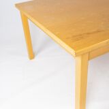 Coffee table in beech of danish design from the 1960s.