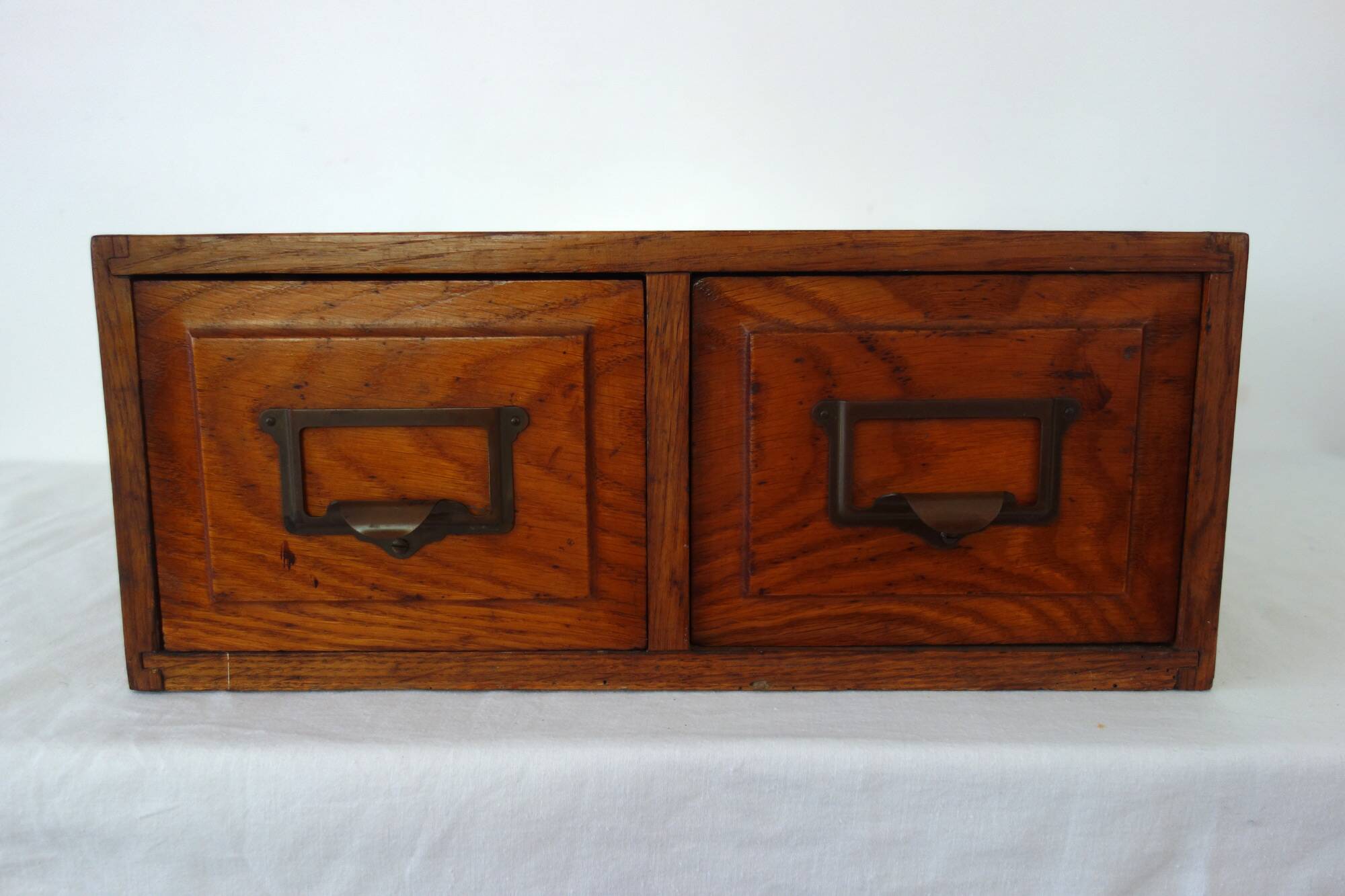 Vintage 2-drawer oak filing cabinet