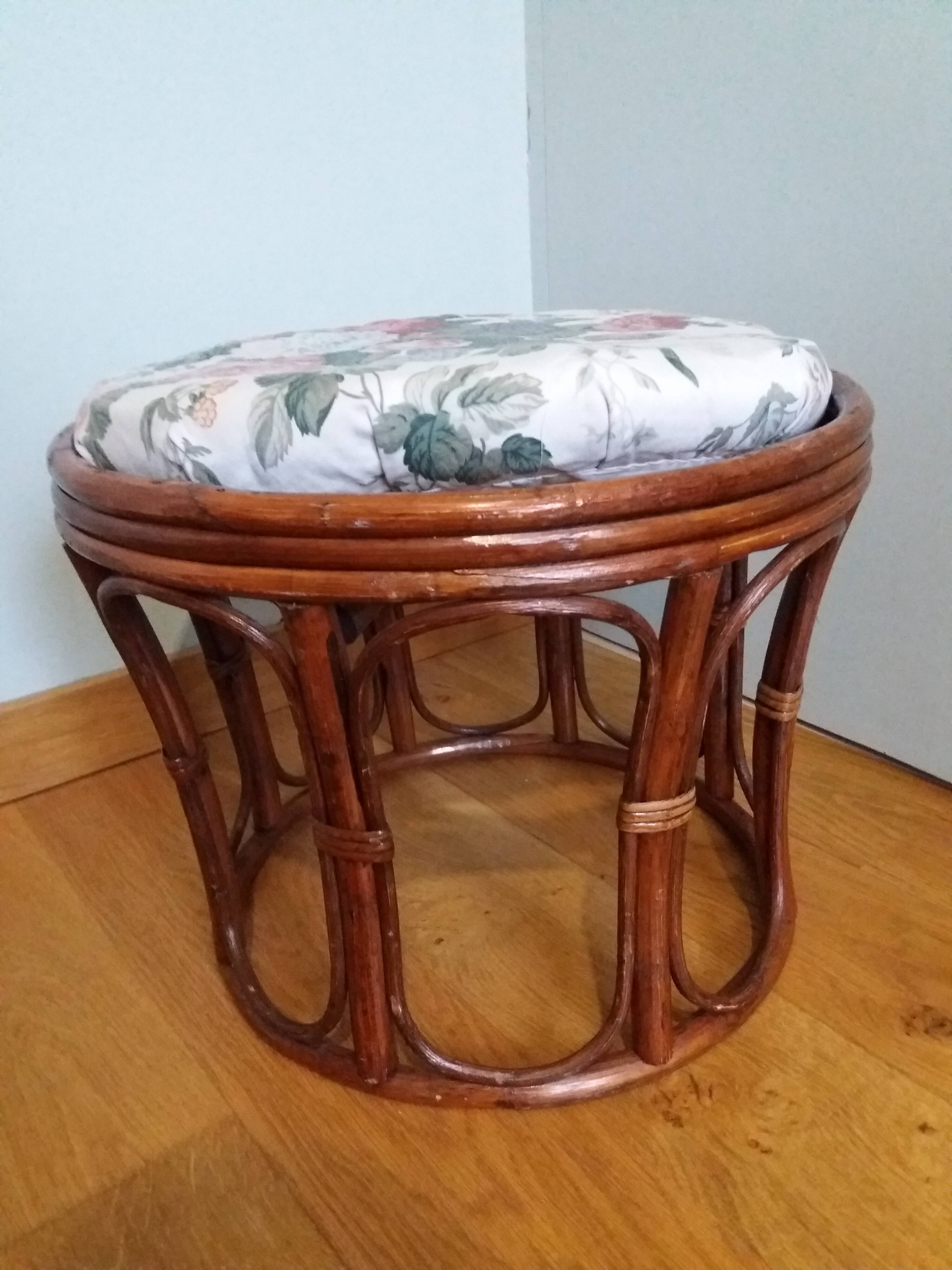 Wicker pouf with cushion