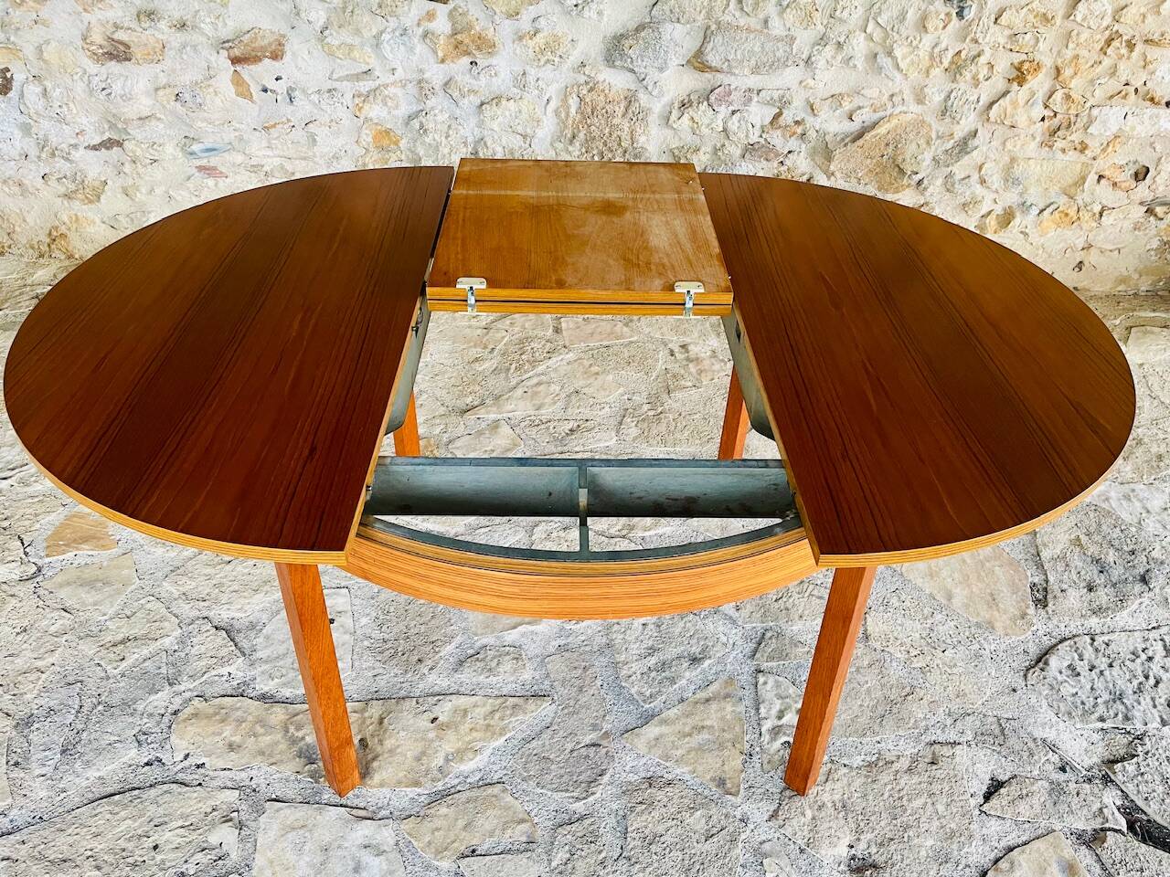 Extendable dining table in teak, butterfly extension by Van Pelt circa 1960.