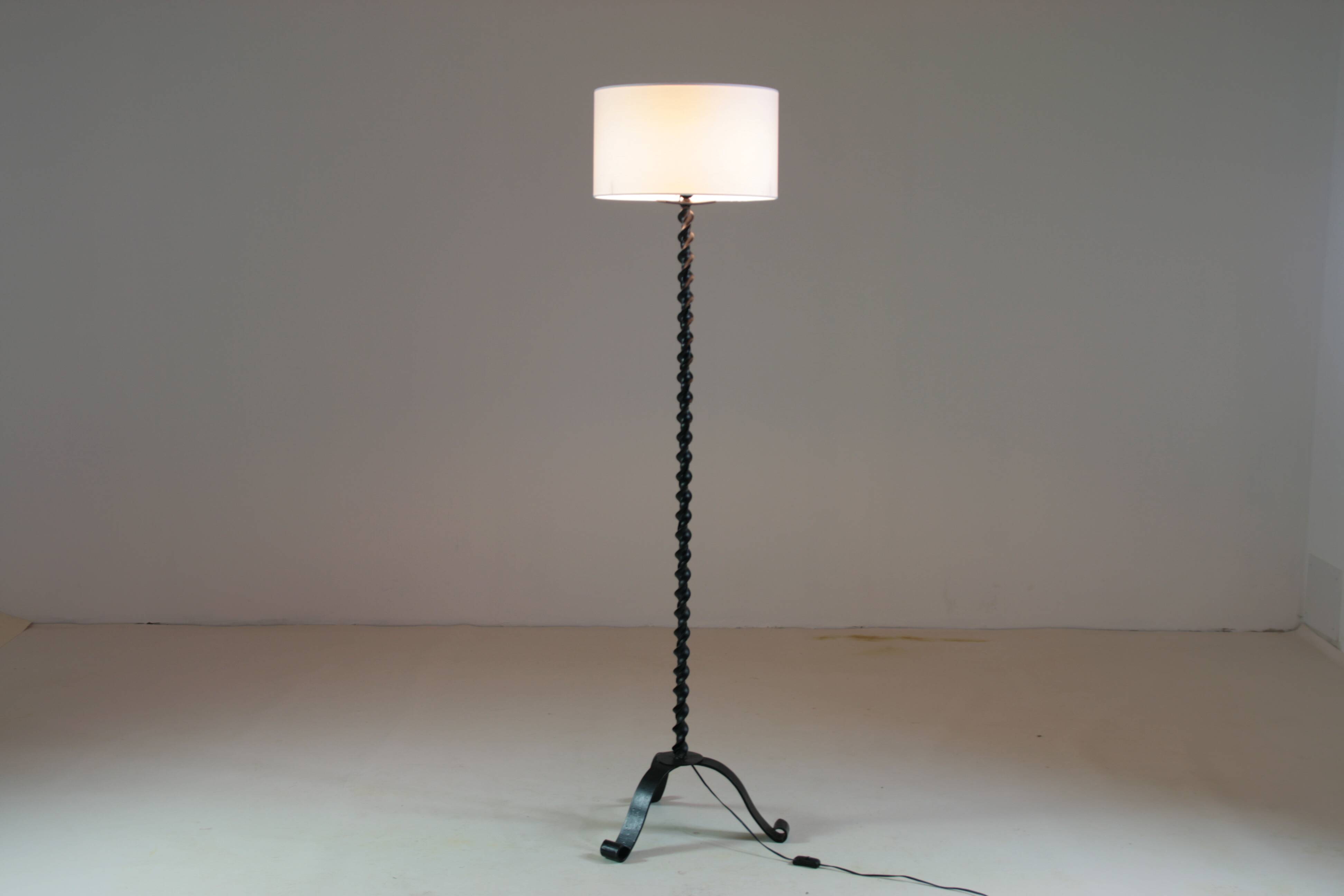 Twisted black metal brutalist floor lamp