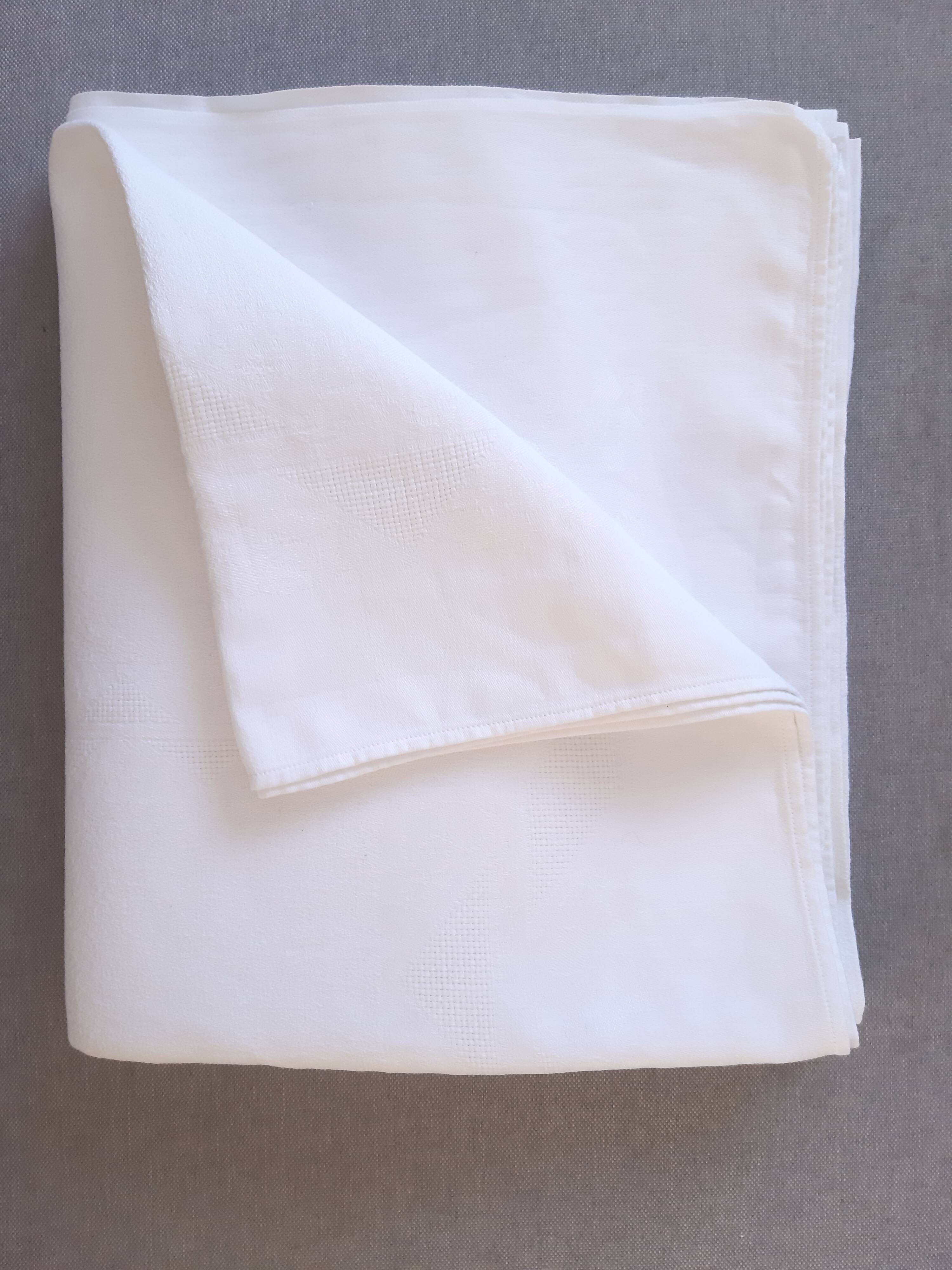 Damask tablecloth 155 x 225