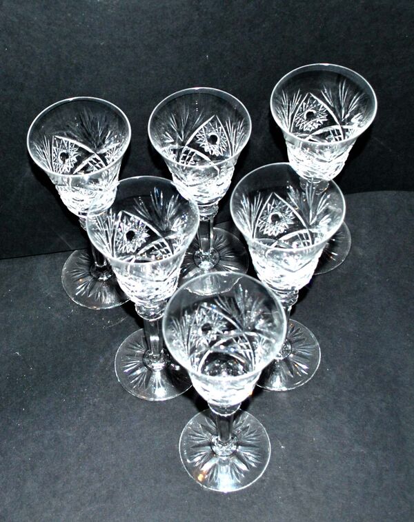 Lot de 6 verres à vin en cristal taillé diamant lemberg ou saint-louis 17cm