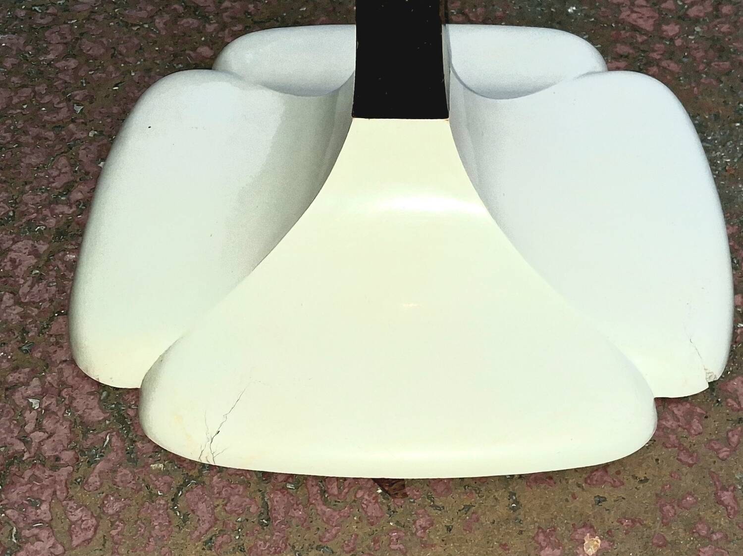 Tulip foot chair published by Gautier, France