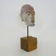 Sculpture visage en terre polychrome et plâtre, cabinet de curiosité. Ph Monaux. Artiste ariégeois