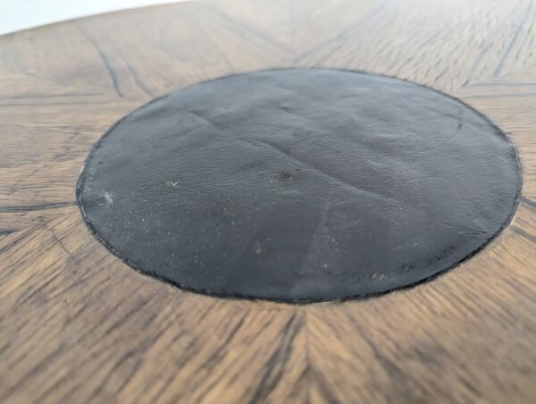 Guéridon circulaire des années 30 dans l'esprit de Jules LELEU