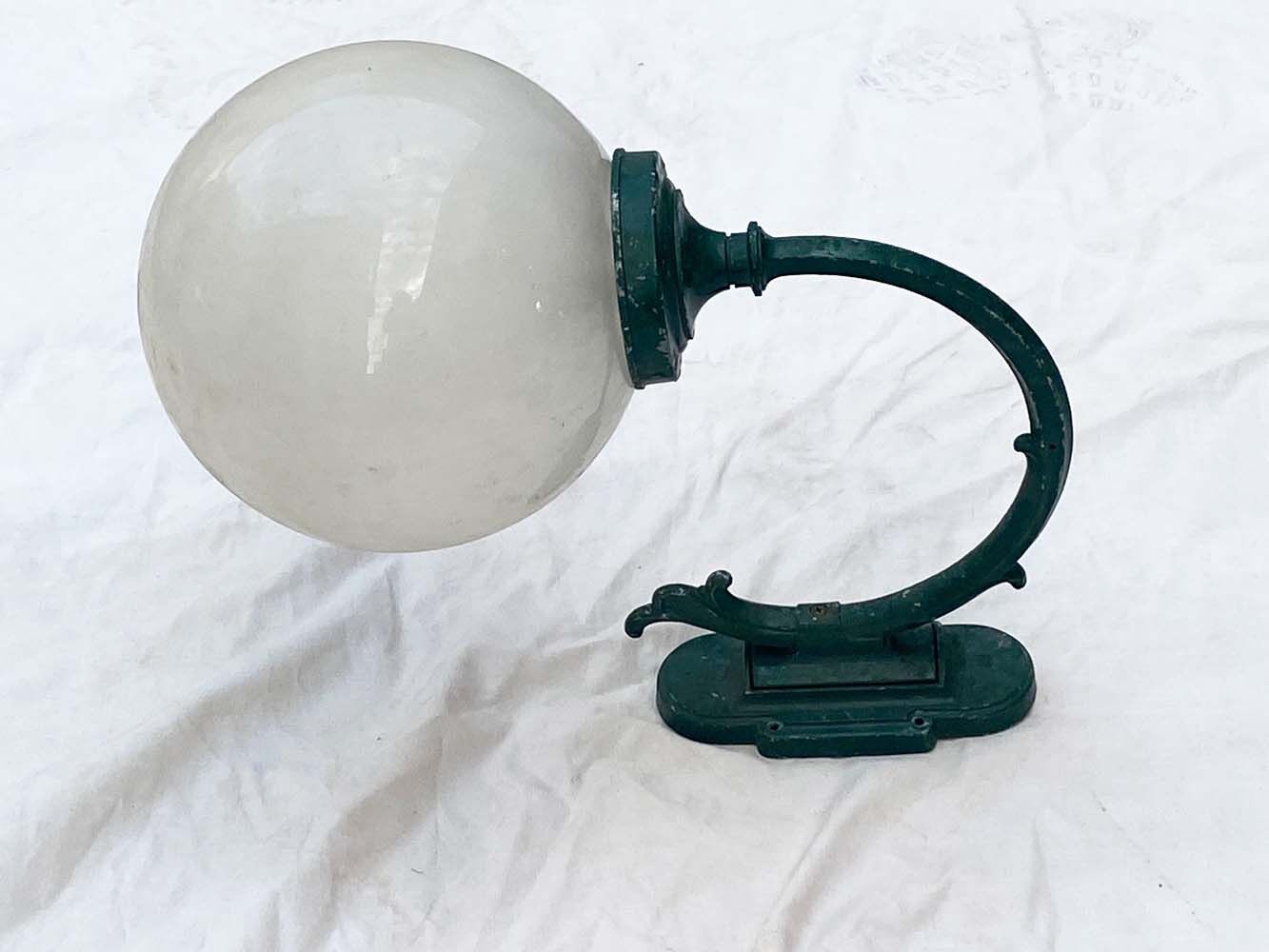 Outdoor wall lamp in cast alluminium, with plastic ball