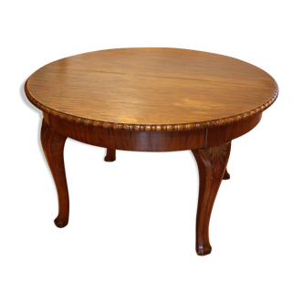 Vintage stretch oak table