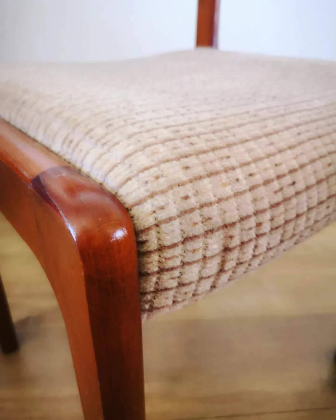Set of 6 chairs in thick velvet and teak base