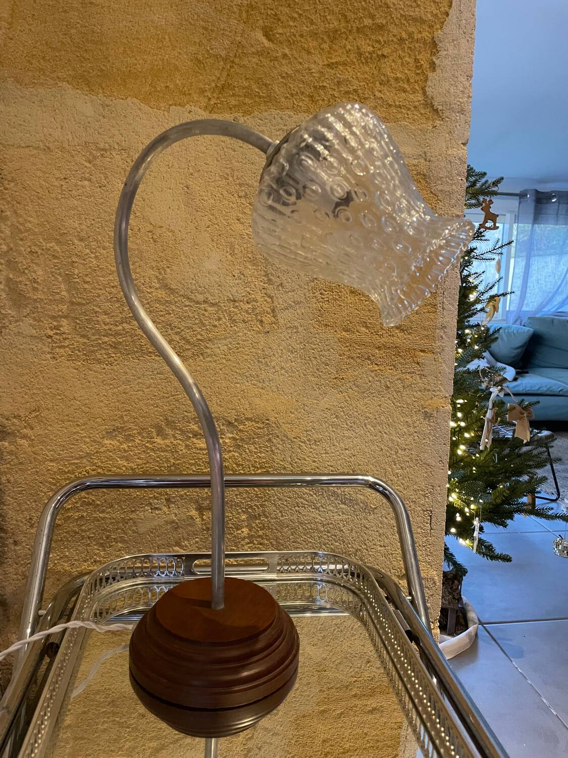 Metal and wood gooseneck table lamp