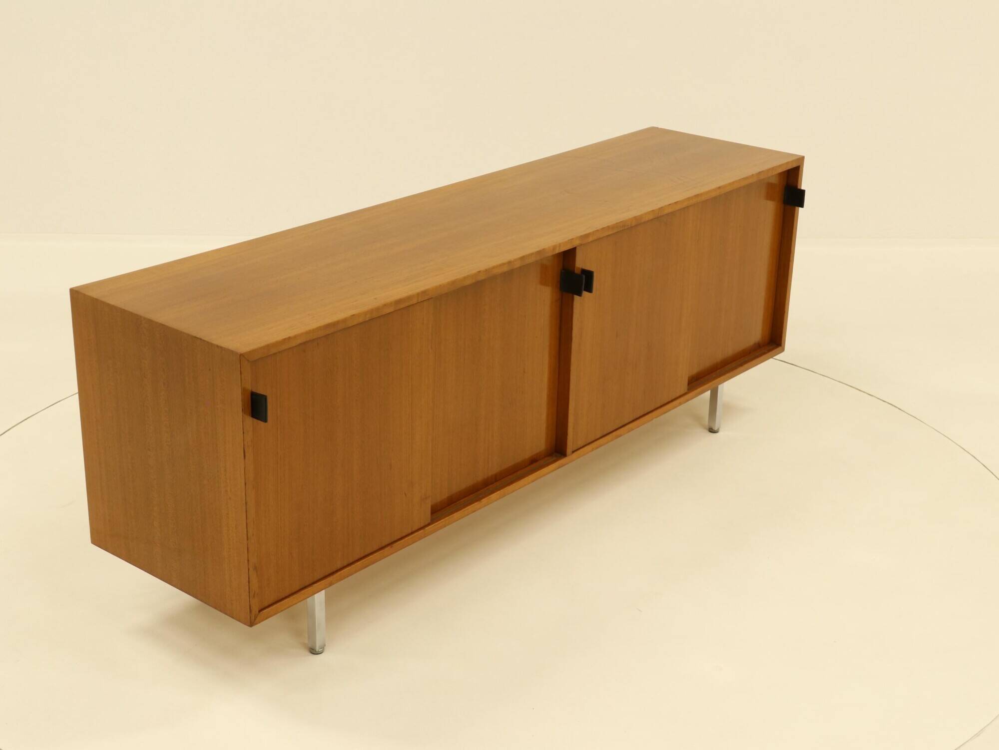 Buffet de style Mid-Century signé Florence Knoll pour Knoll International