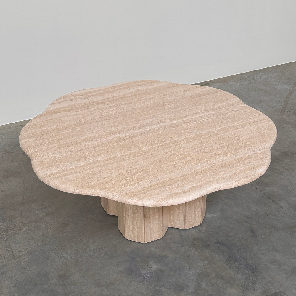 Table basse en travertin sculptural français élégant, années 1980