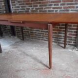 Expandable teak table