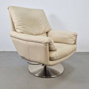 Fauteuil Cece pivotant en cuir de Leolux