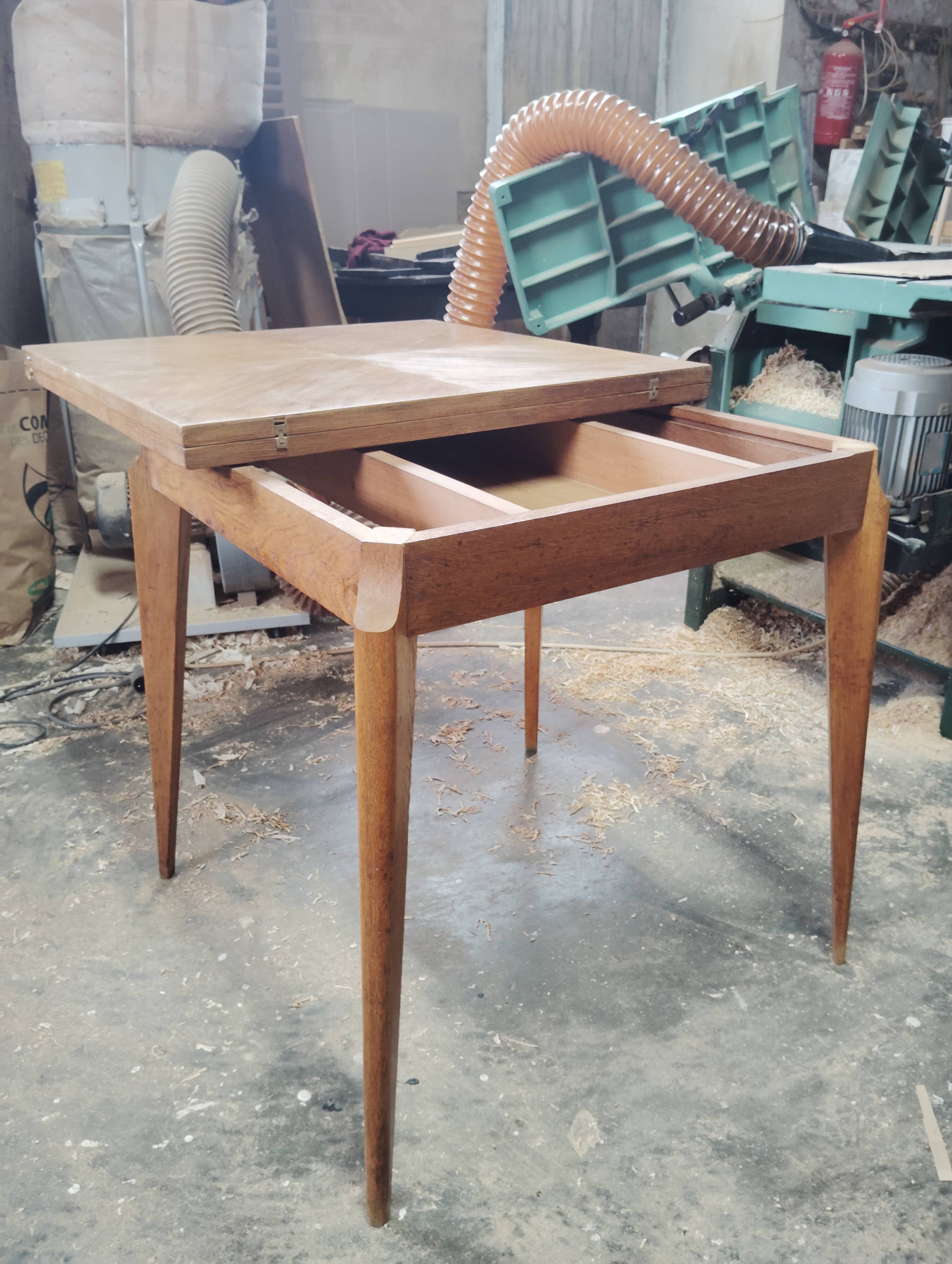 Scandinavian portfolio table