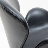 Danish Swan chair design Arne Jacobsen Fritz Hansen