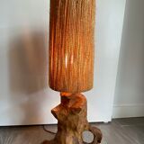 Lampe à poser style brutaliste, bois brut et corde