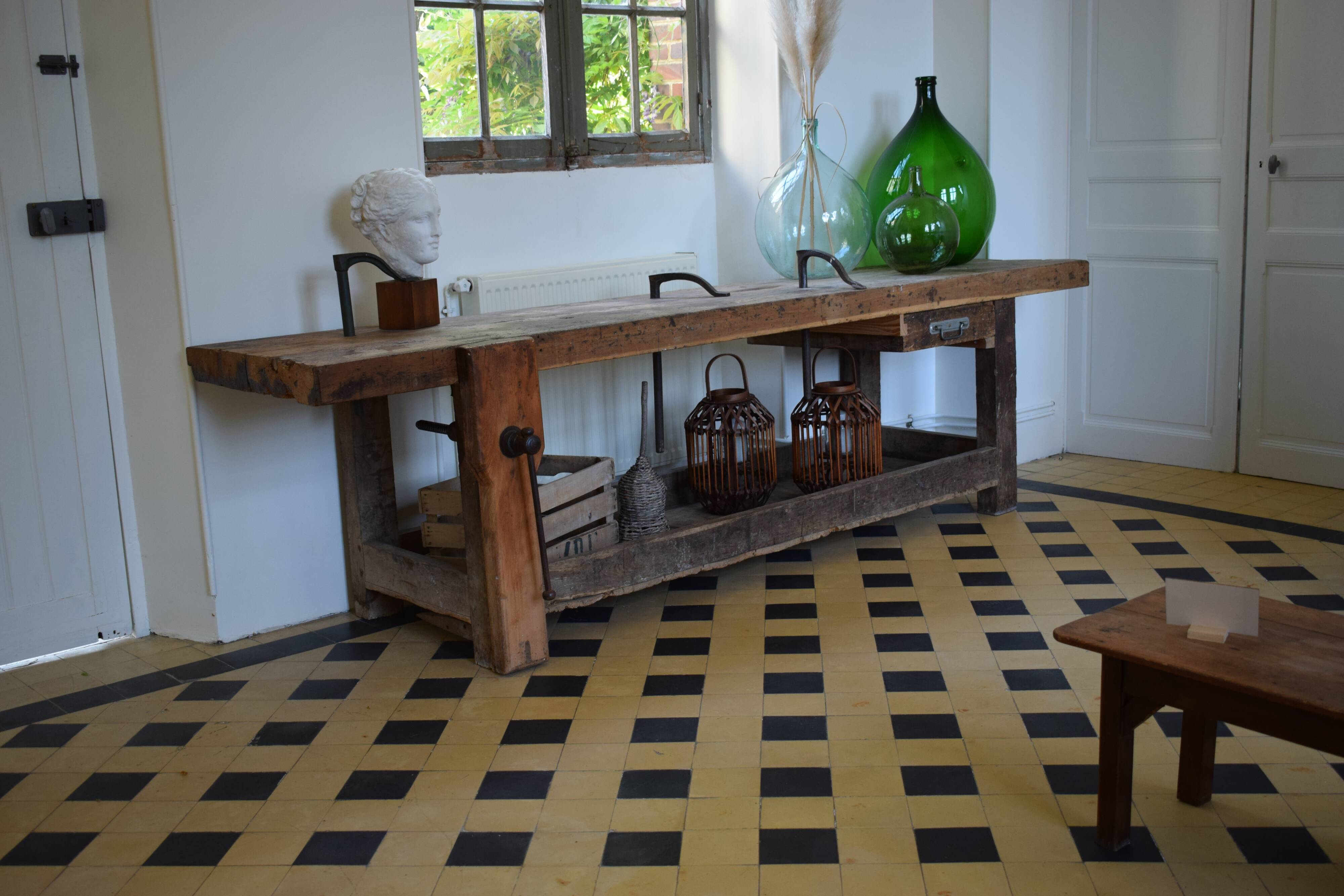 Carpenter's establishment 3 meters