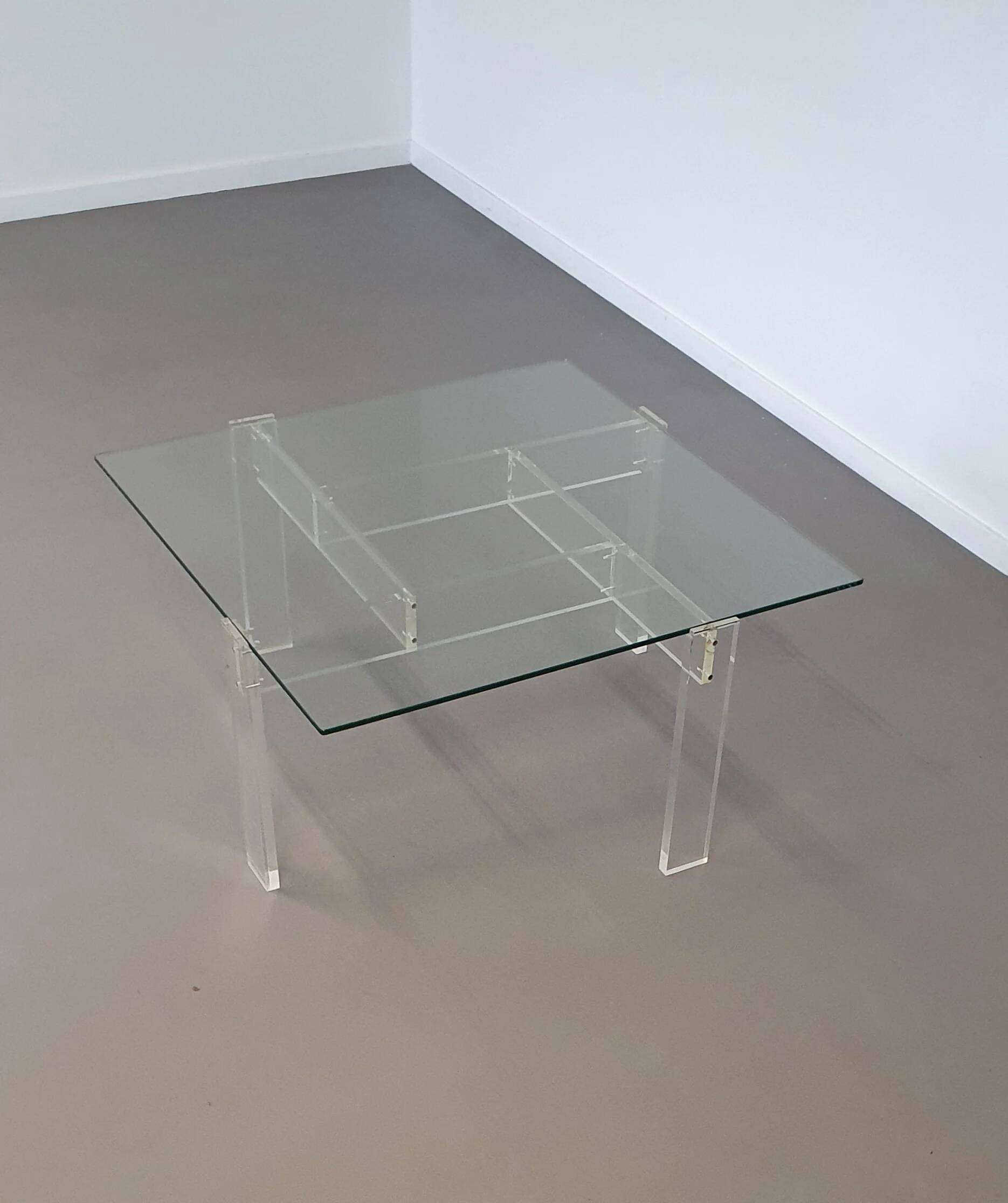 Table basse vintage de Swart. En verre acrylique avec plateau en verre.