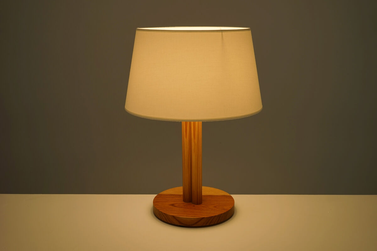 Lampe de table en bois à fut trilobé circa 1970