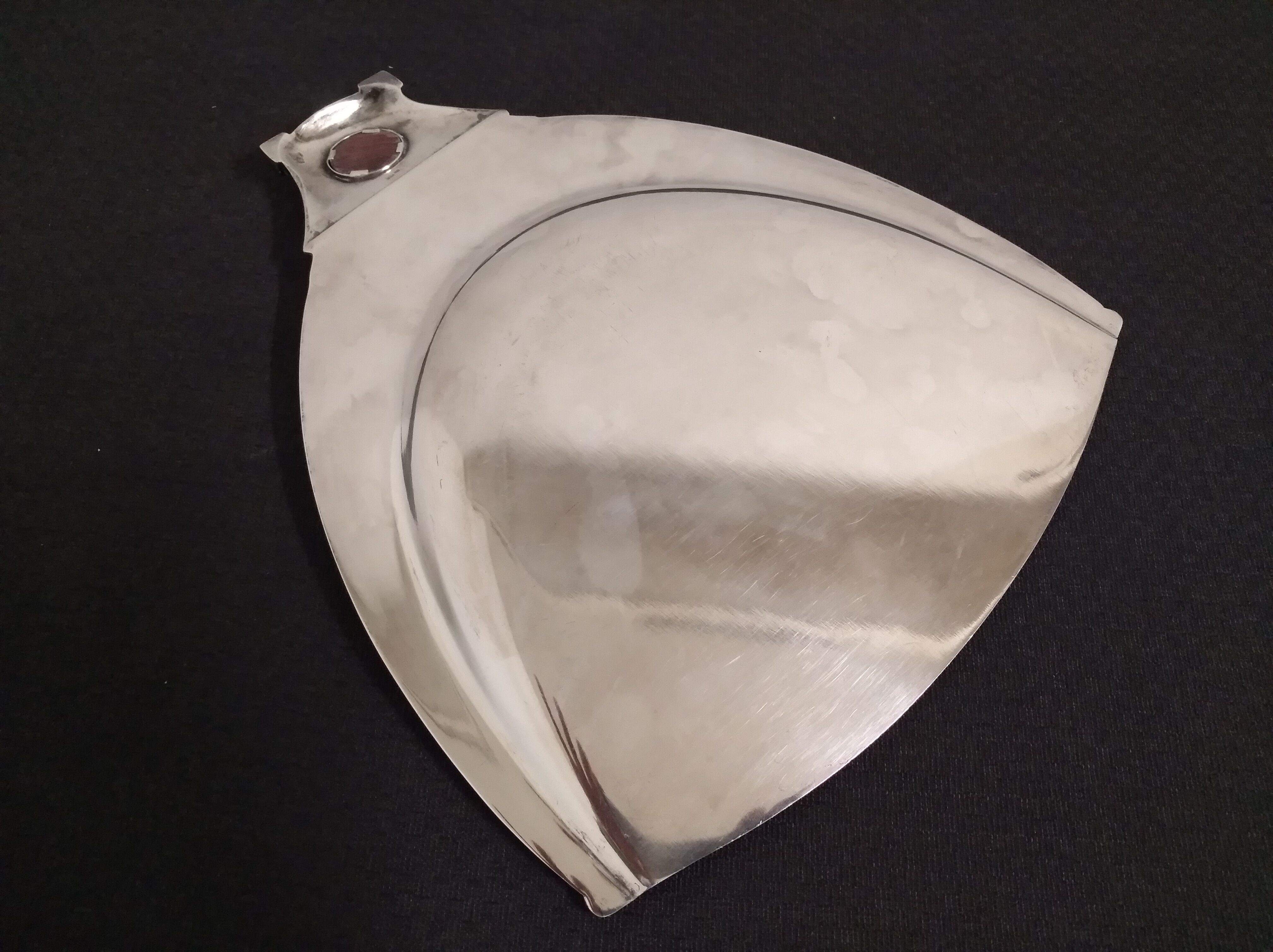 Picks crumbs, peel and table brush in silver metal